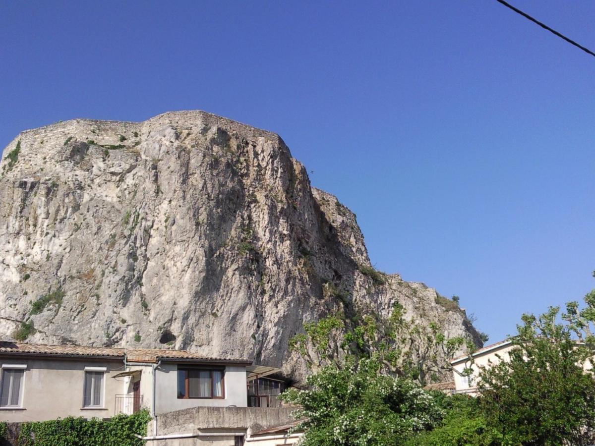 Appartement En Duplex Viviers Bagian luar foto