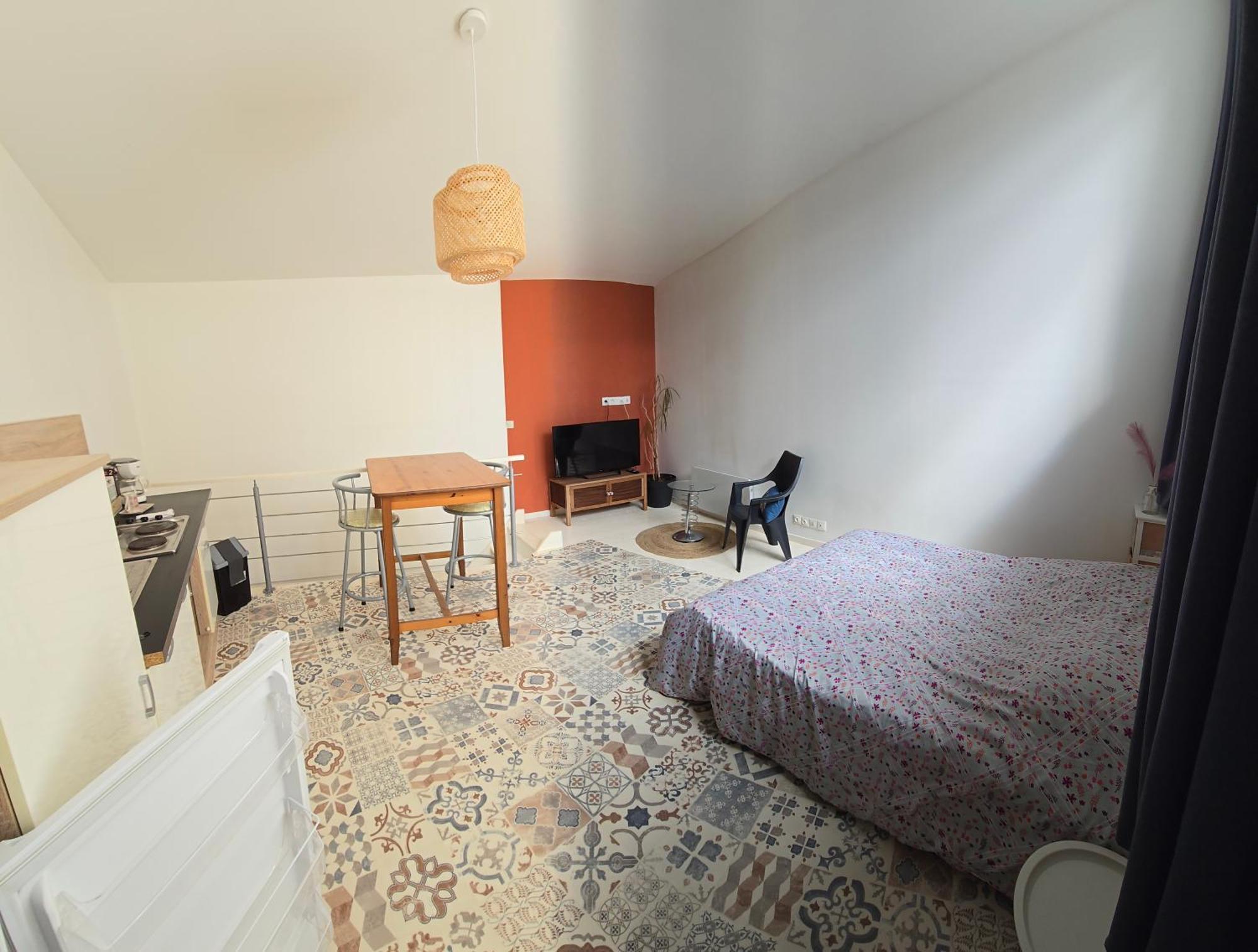 Appartement En Duplex Viviers Bagian luar foto