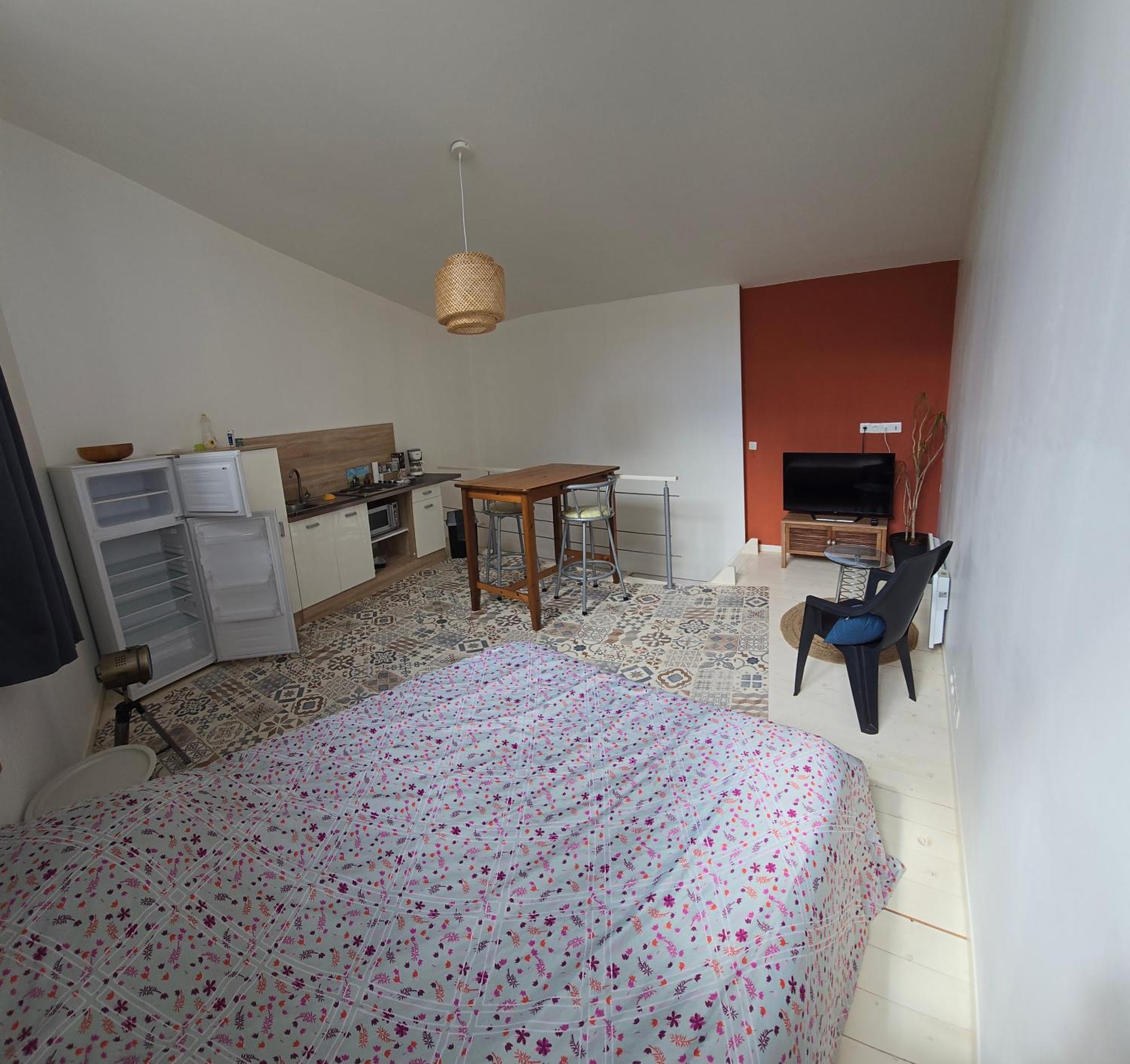 Appartement En Duplex Viviers Bagian luar foto